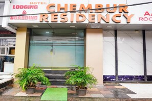 Property entrance - Fabhotel Chembur Residency (Mumbai)
