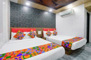 Egyptian cotton sheets, premium bedding, in-room safe, free WiFi