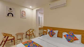 Egyptian cotton sheets, premium bedding, in-room safe, free WiFi