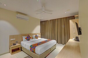 Deluxe Room | Egyptian cotton sheets, premium bedding, in-room safe, free WiFi