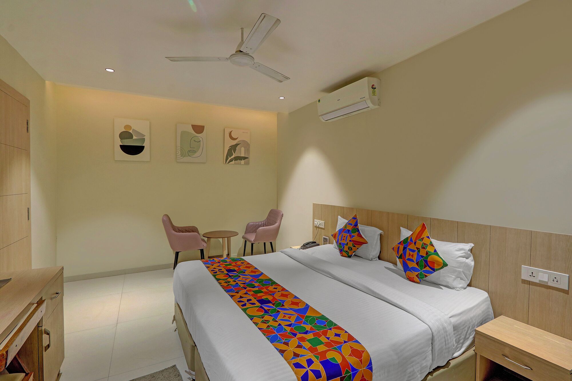 Egyptian cotton sheets, premium bedding, in-room safe, free WiFi