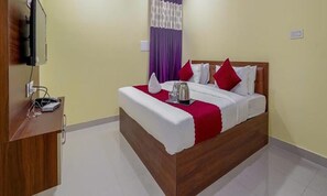 Egyptian cotton sheets, premium bedding, in-room safe, soundproofing - Fabhotel Ayodhya Comforts (Bengaluru)