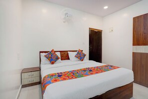 Deluxe Room | Egyptian cotton sheets, premium bedding, in-room safe, soundproofing - Fabhotel Ayodhya Comforts (Bengaluru)