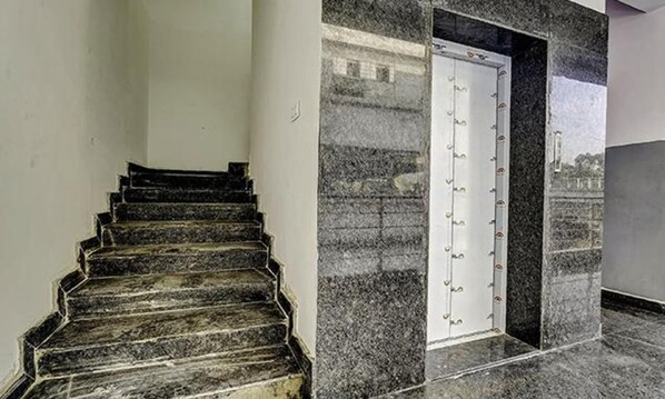 Elevator - Fabhotel Ayodhya Comforts (Bengaluru)