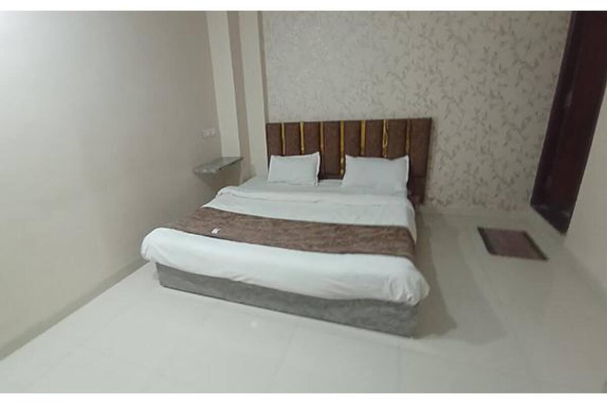Deluxe Room | Egyptian cotton sheets, premium bedding, in-room safe, free WiFi