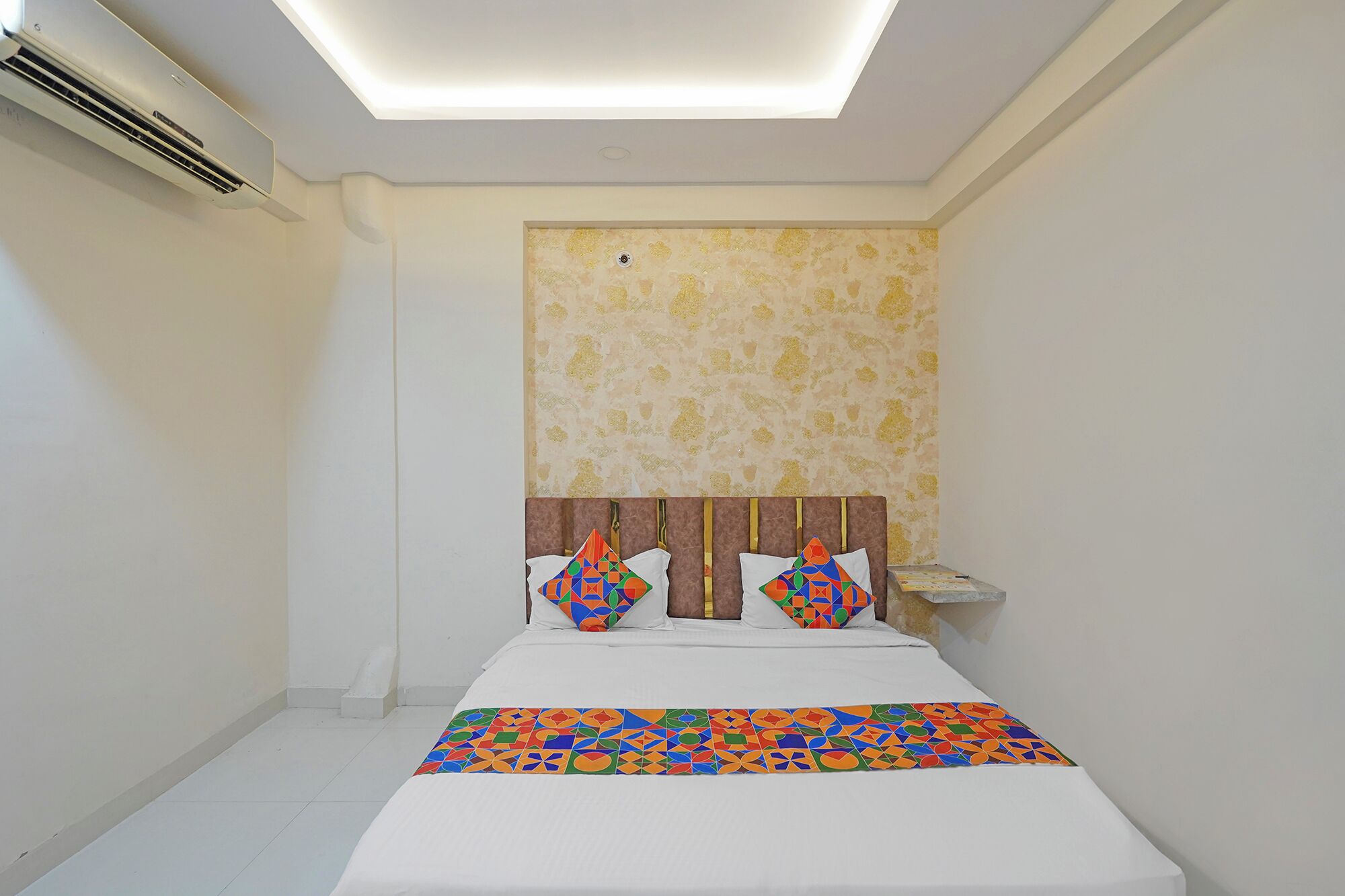 Egyptian cotton sheets, premium bedding, in-room safe, free WiFi