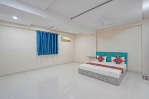 Egyptian cotton sheets, premium bedding, in-room safe, free WiFi - Fabhotel Elite Inn I (Indore)