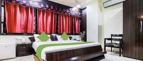 Egyptian cotton sheets, premium bedding, in-room safe, free WiFi