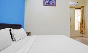 Egyptian cotton sheets, premium bedding, in-room safe, free WiFi - Fabhotel Nova Rooms (Surat)