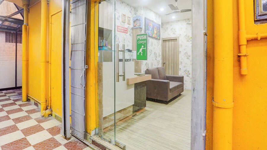 Fabhotel Royal Rose Residency