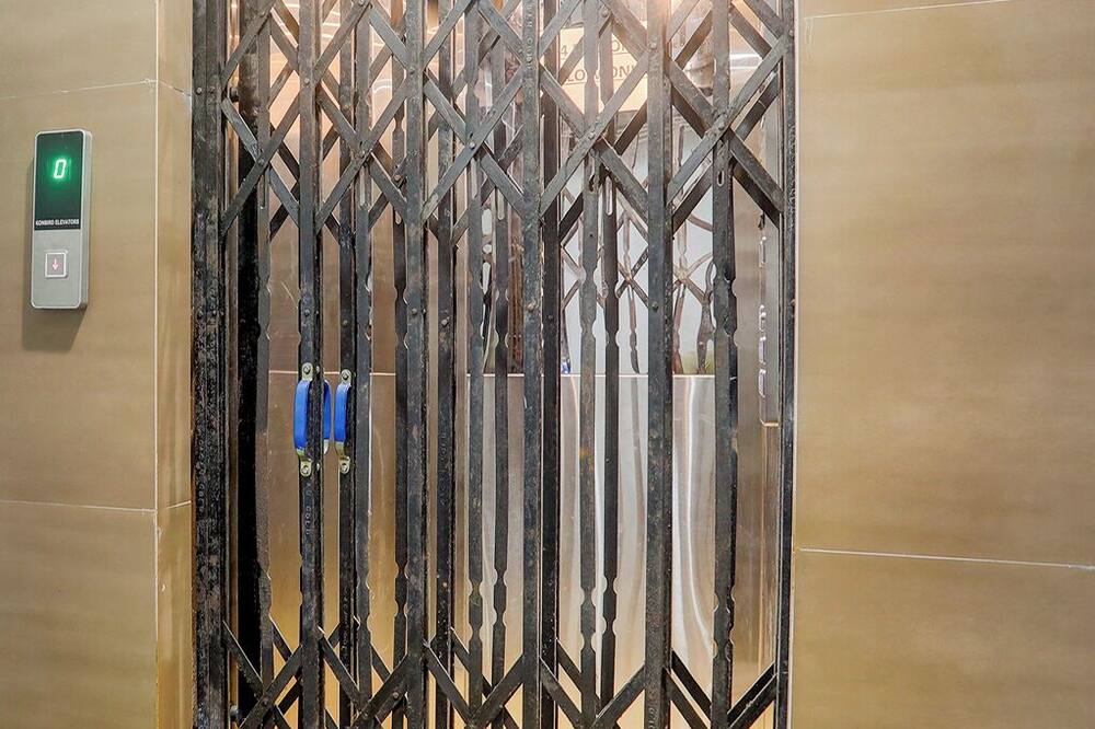 Fabhotel Royal Rose Residency