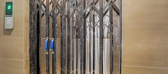 Fabhotel Royal Rose Residency