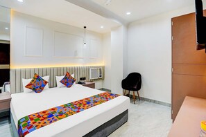 Egyptian cotton sheets, premium bedding, in-room safe, free WiFi