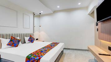 Family Room | Egyptian cotton sheets, premium bedding, in-room safe, free WiFi