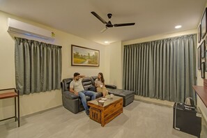 Lobby sitting area - Fabhotel Virat Elite (Hyderabad)