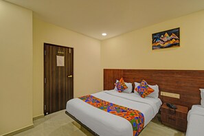 Egyptian cotton sheets, premium bedding, in-room safe, free WiFi - Fabhotel Virat Elite (Hyderabad)