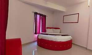 Egyptian cotton sheets, premium bedding, in-room safe, free WiFi