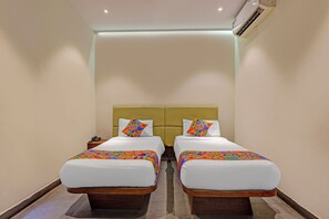 Egyptian cotton sheets, premium bedding, in-room safe, free WiFi - Fabhotel Siddarth Grand (Vijayawada)