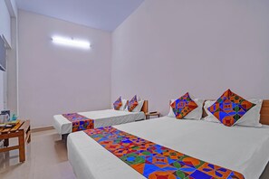 Egyptian cotton sheets, premium bedding, in-room safe, free WiFi - Fabexpress Lishikaa’S Inn (Puducherry)