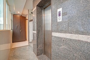 Lobby - Fabhotel Sapthagiri Suites Inn (Bengaluru)