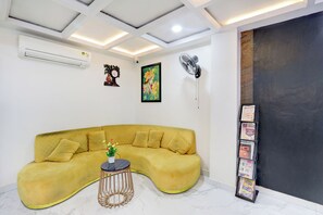 Coin salon dans le hall