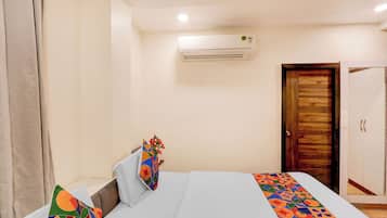 Deluxe Room | Egyptian cotton sheets, premium bedding, in-room safe, free WiFi