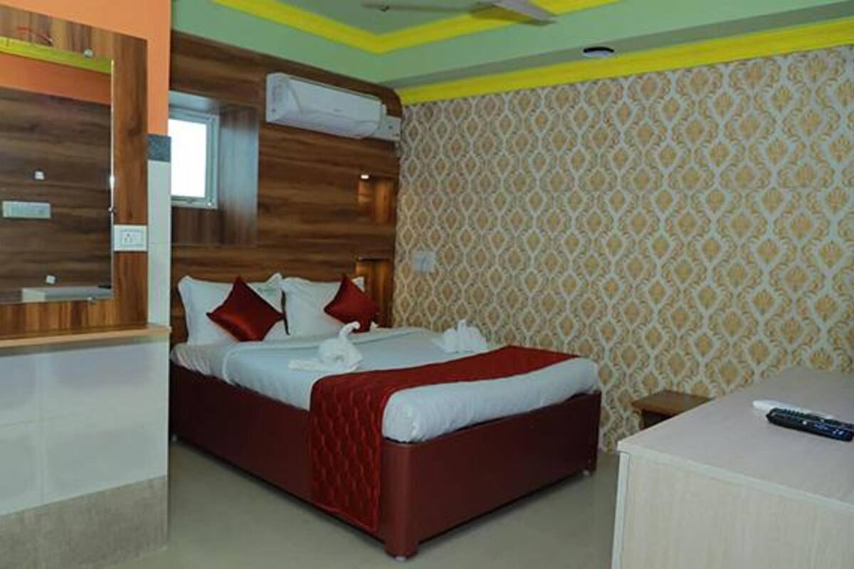 Kamar Deluks | Seprai katun Mesir, seprai premium, brankas, dan Wi-Fi gratis