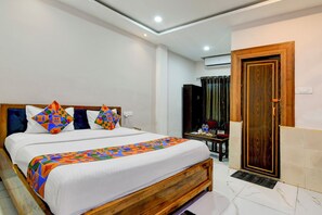 Premium Room | Egyptian cotton sheets, premium bedding, in-room safe, free WiFi - Fabhotel Seven Inn (Bhubaneshwar)