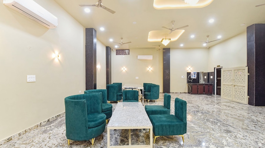 Fabhotel Fort