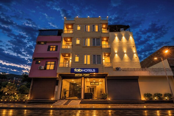 A multi-story hotel with a prominent sign reading 'fabHOTELS HOTEL FORT'. - FabHotel The Fort - Near Amber Palace (Jaipur)