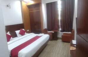 Egyptian cotton sheets, premium bedding, in-room safe, free WiFi