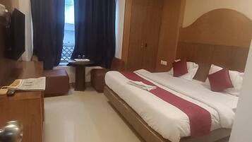 Egyptian cotton sheets, premium bedding, in-room safe, free WiFi