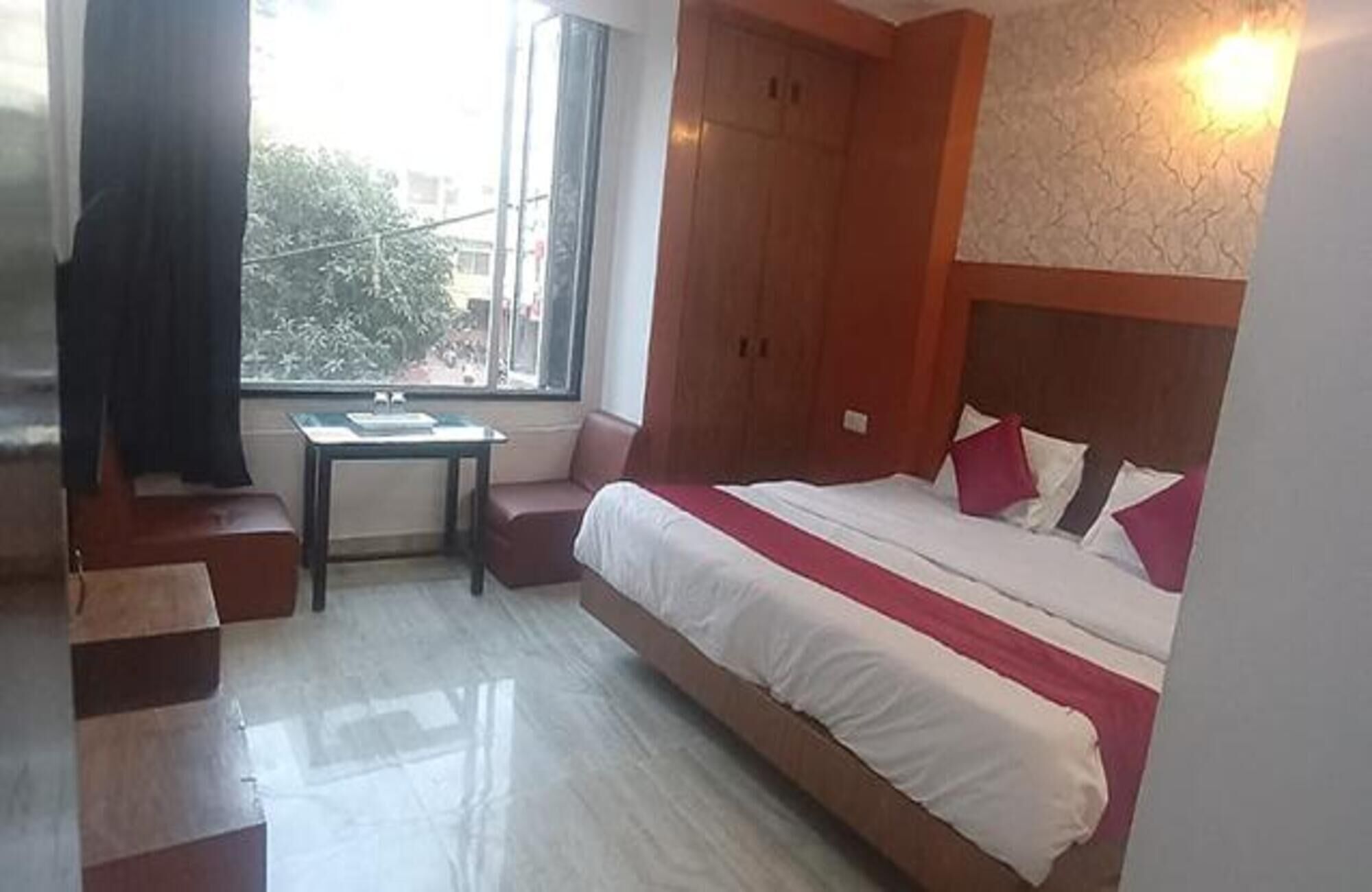 Egyptian cotton sheets, premium bedding, in-room safe, free WiFi