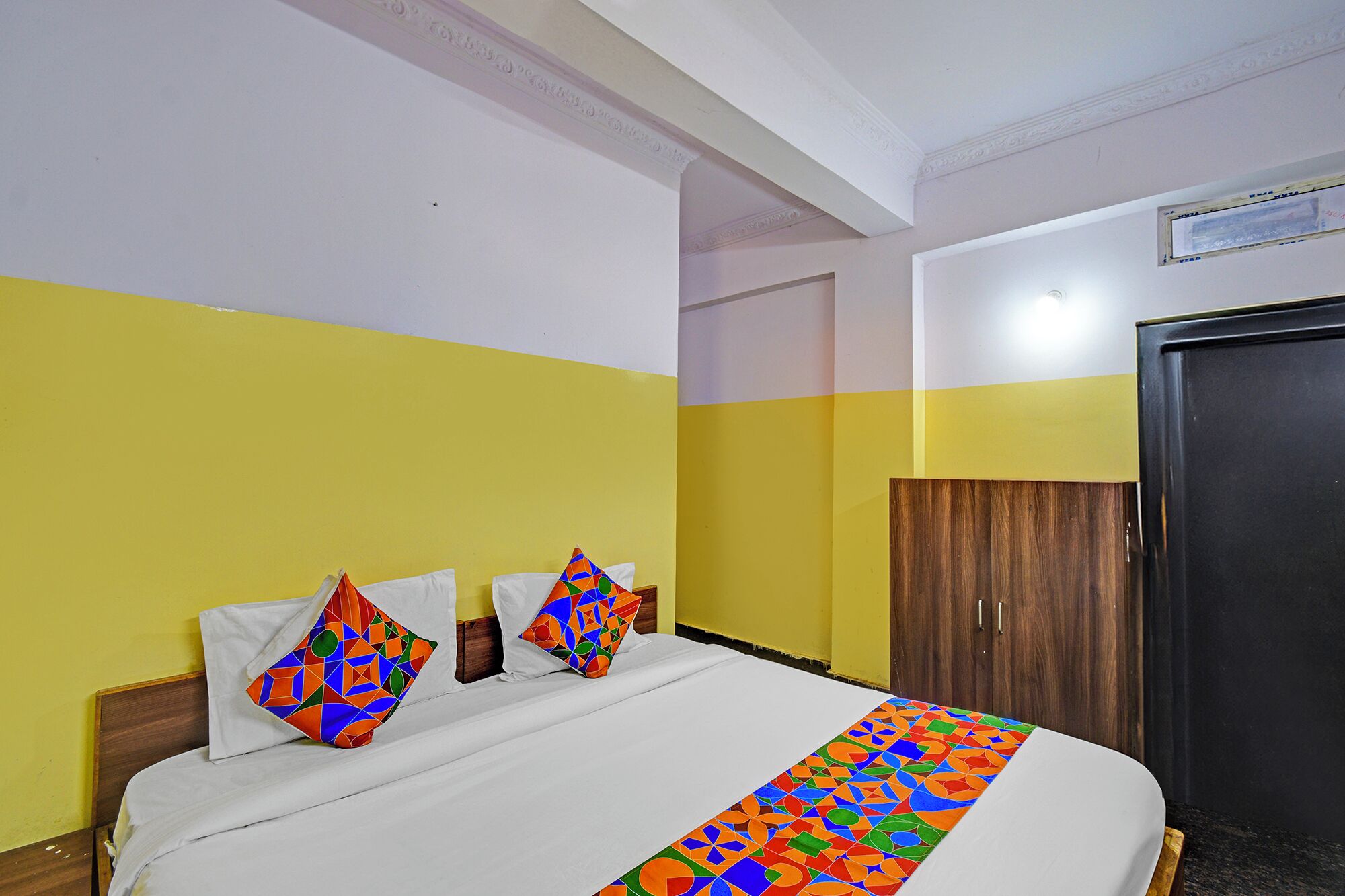 Egyptian cotton sheets, premium bedding, in-room safe, free WiFi