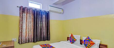 Egyptian cotton sheets, premium bedding, in-room safe, free WiFi