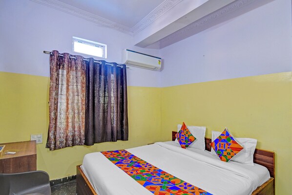 Egyptian cotton sheets, premium bedding, in-room safe, free WiFi