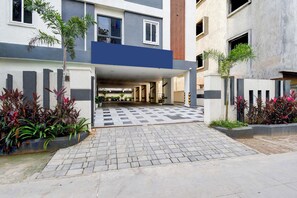 Property entrance - Fabhotel Casa Grand (Hyderabad)