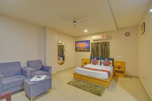 Egyptian cotton sheets, premium bedding, in-room safe, free WiFi