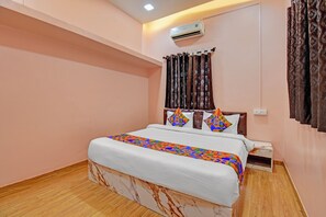 Deluxe Room | Egyptian cotton sheets, premium bedding, in-room safe, free WiFi