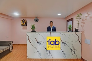 Reception - Fabhotel The Heaven (Pune)