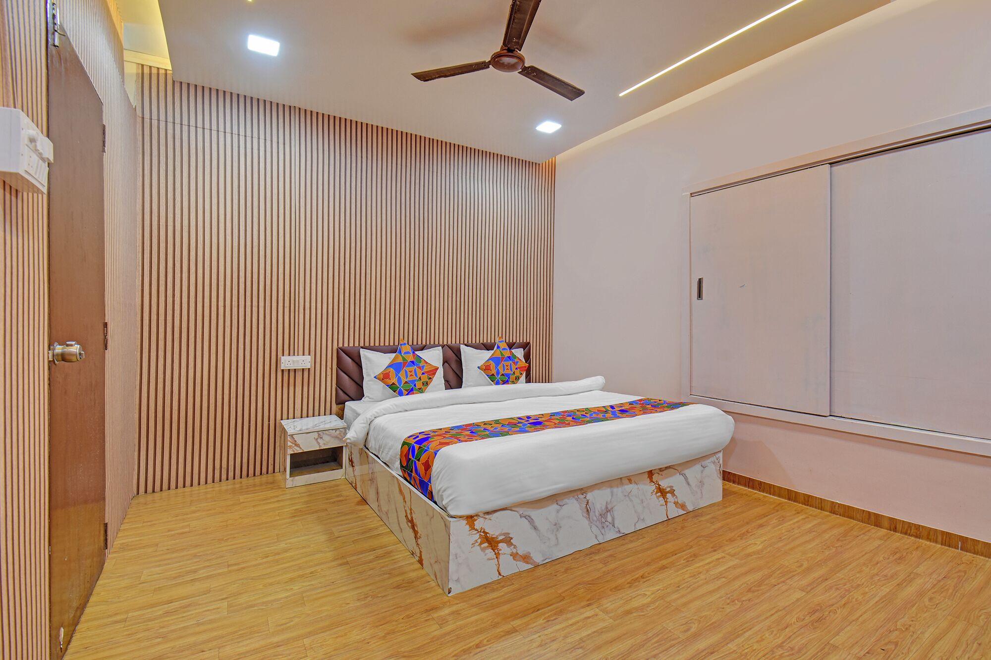 埃及棉床单、高档床上用品、客房内保险箱、免费 WiFi