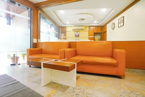 Coin salon dans le hall