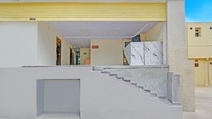 A modern building with a staircase leading to a second floor. - Fabhotel Srikara Grand Luxury Rooms (Hyderabad)