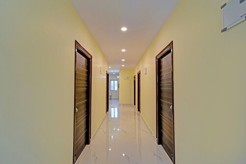 Fabhotel Srikara Grand Luxury Rooms