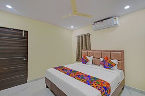 Deluxe Room | Egyptian cotton sheets, premium bedding, in-room safe, free WiFi