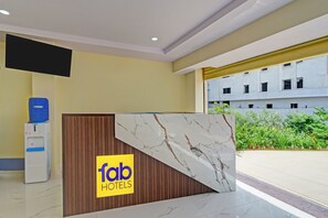 Reception - Fabhotel Srikara Grand Luxury Rooms (Hyderabad)