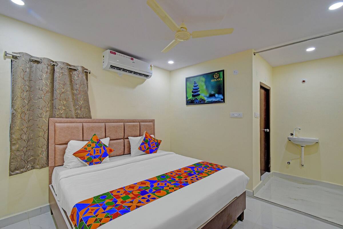 Egyptian cotton sheets, premium bedding, in-room safe, free WiFi