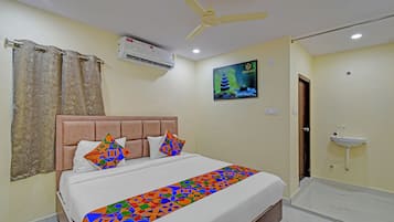 Egyptian cotton sheets, premium bedding, in-room safe, free WiFi