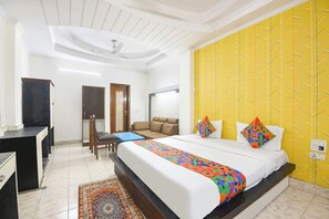 Egyptian cotton sheets, premium bedding, in-room safe, free WiFi