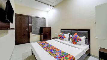 Egyptian cotton sheets, premium bedding, in-room safe, free WiFi